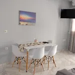 Bright & Comfy Near The 아파트 *