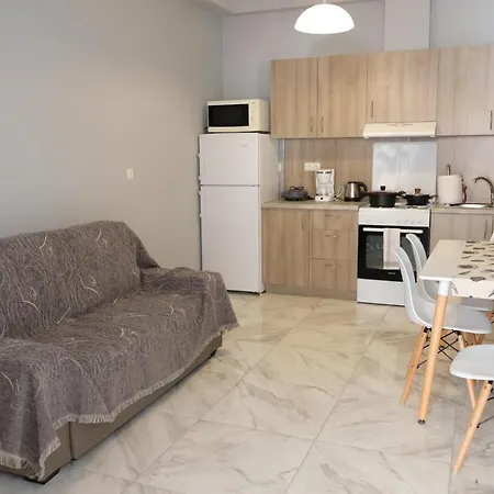 Bright & Comfy Near The Apartment Kos Town