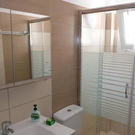 公寓 Bright & Comfy Near The *