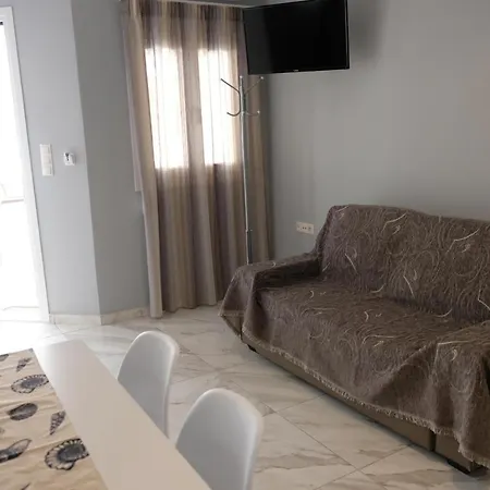 Bright & Comfy Near The Апартаменты *