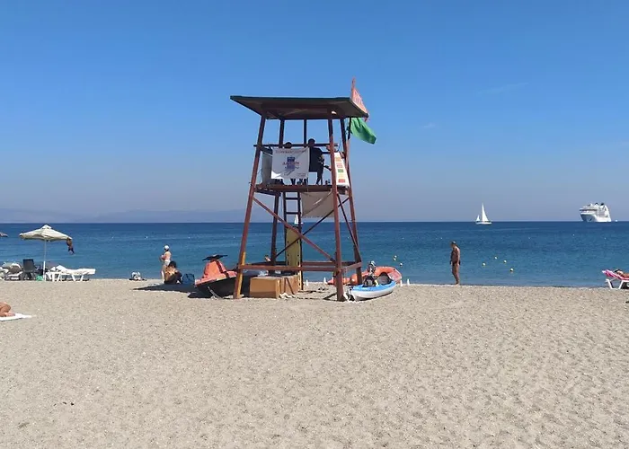 公寓 Bright & Comfy Near The *